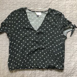 Target’s “universal thread” cropped shirt